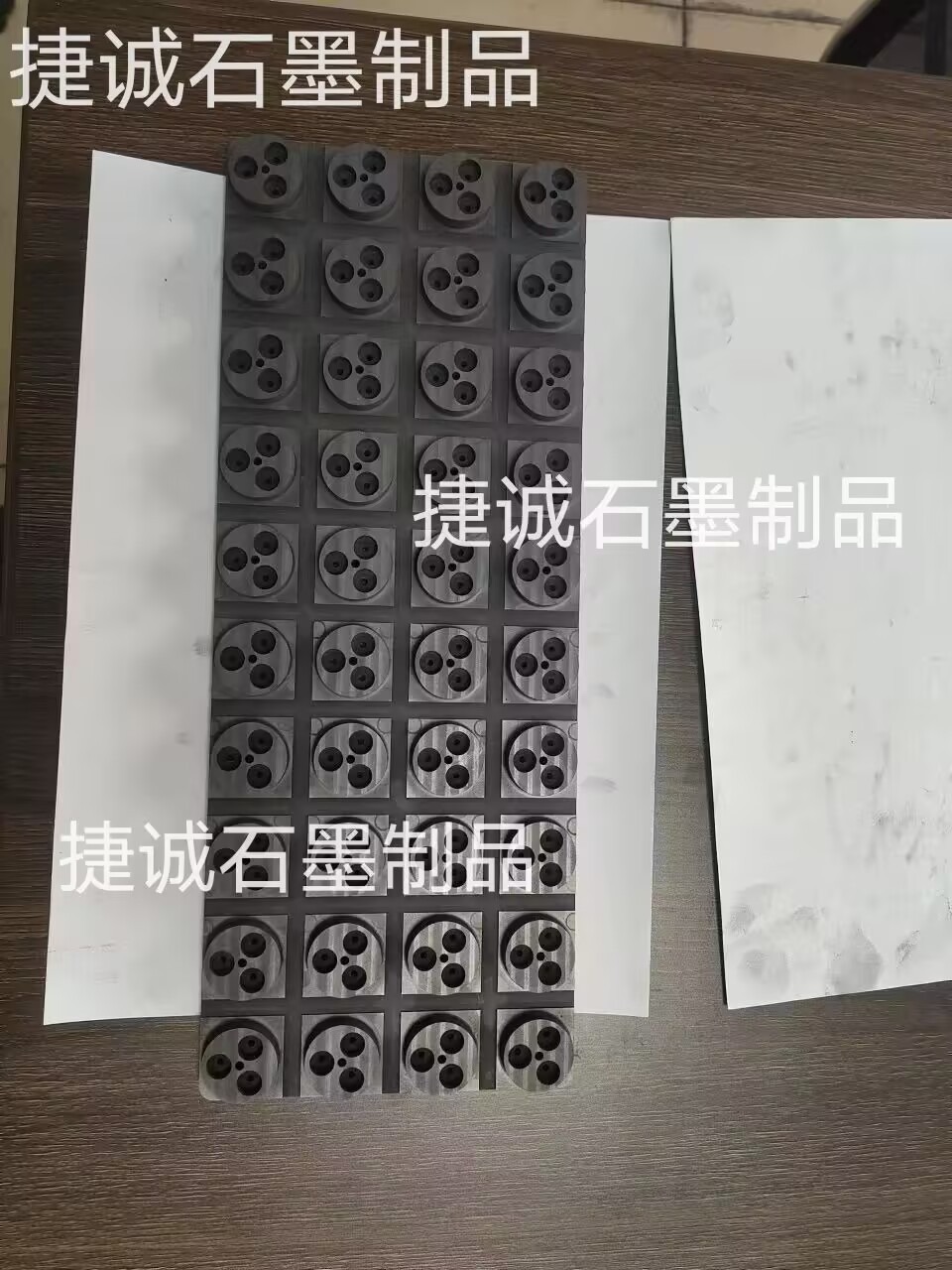 電子器件燒結(jié)用石墨治具，電子燒結(jié)石墨模具，半導(dǎo)體燒結(jié)石墨模具，二極管封裝石墨模具，燒結(jié)石墨模具，石墨模具，電子燒結(jié)石墨模具生產(chǎn)廠(chǎng)家，半導(dǎo)體燒結(jié)石墨模具生產(chǎn)廠(chǎng)家
